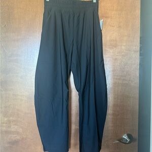 Old navy sleektech barrel pants